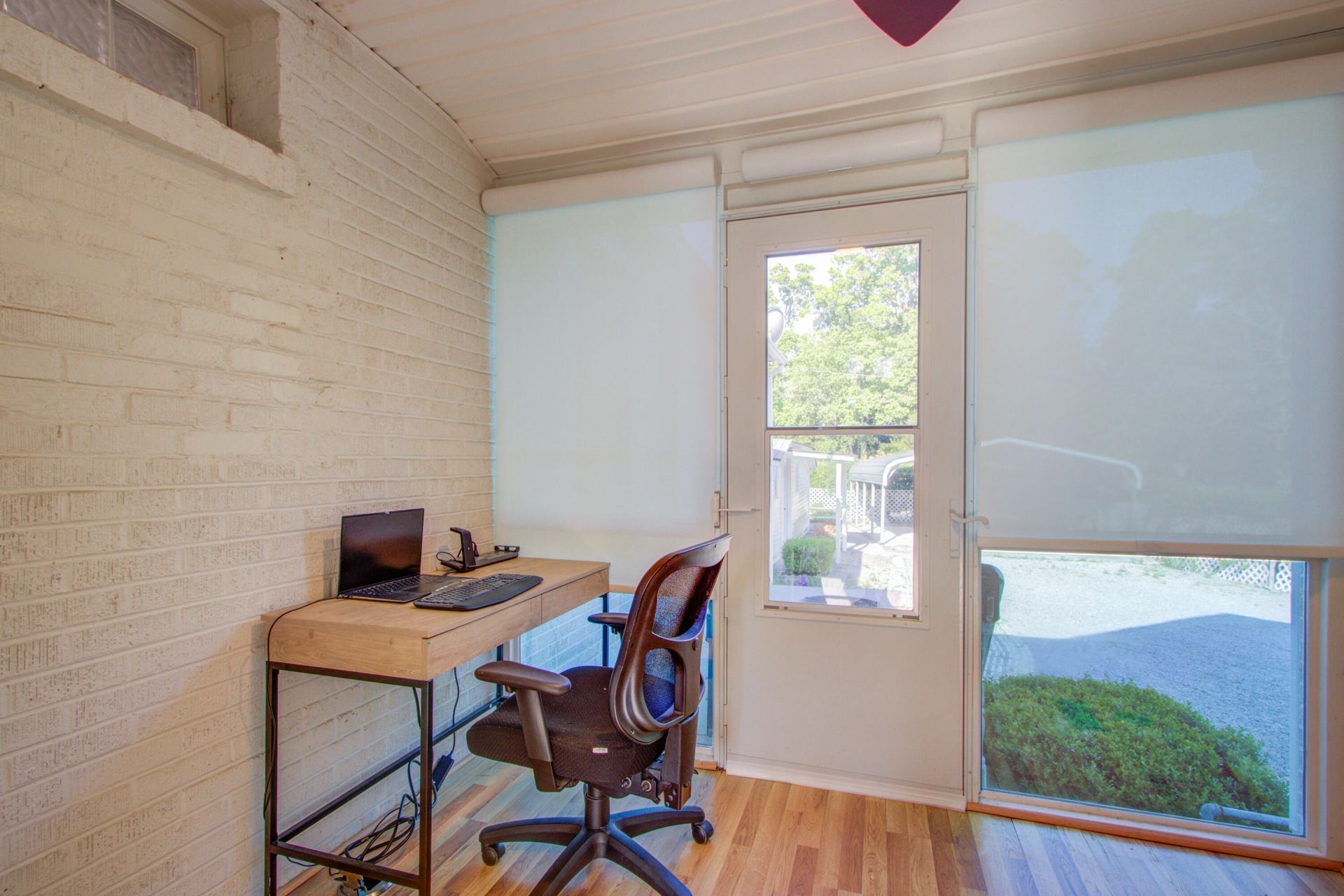 4881 Victoria Avenue Photo 20