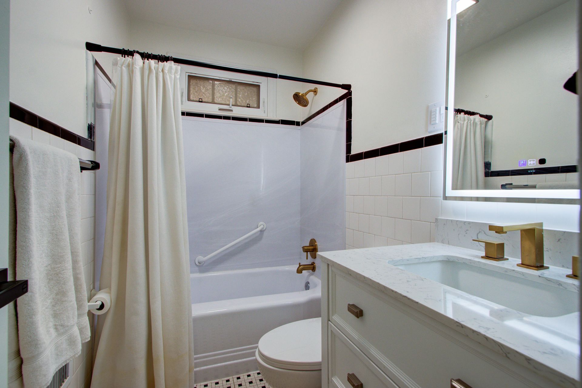 4881 Victoria Avenue Photo 24