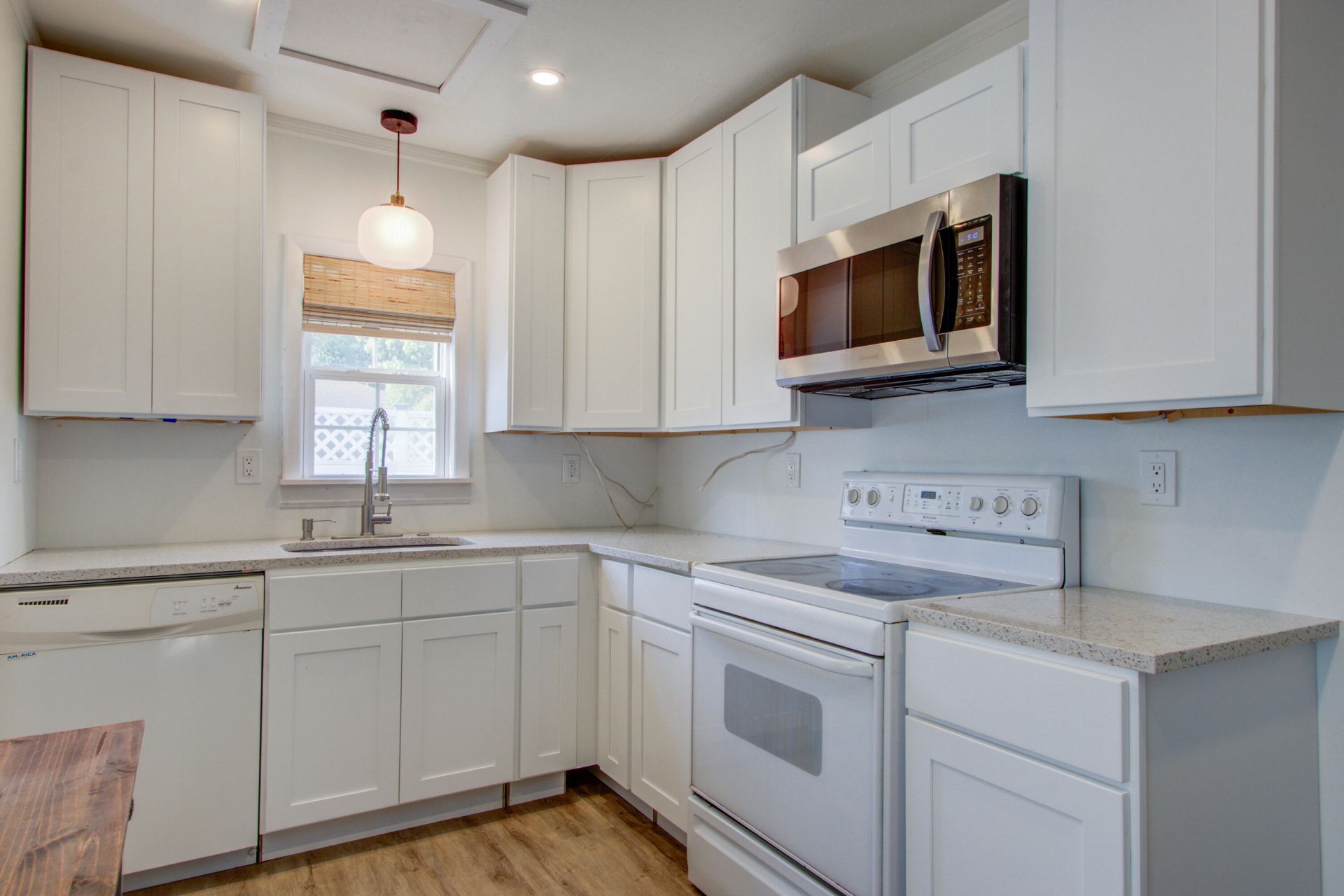 4881 Victoria Avenue Photo 28