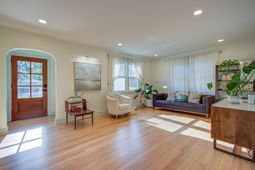 4881 Victoria Avenue photo 4