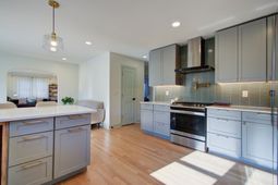 4881 Victoria Avenue photo 4