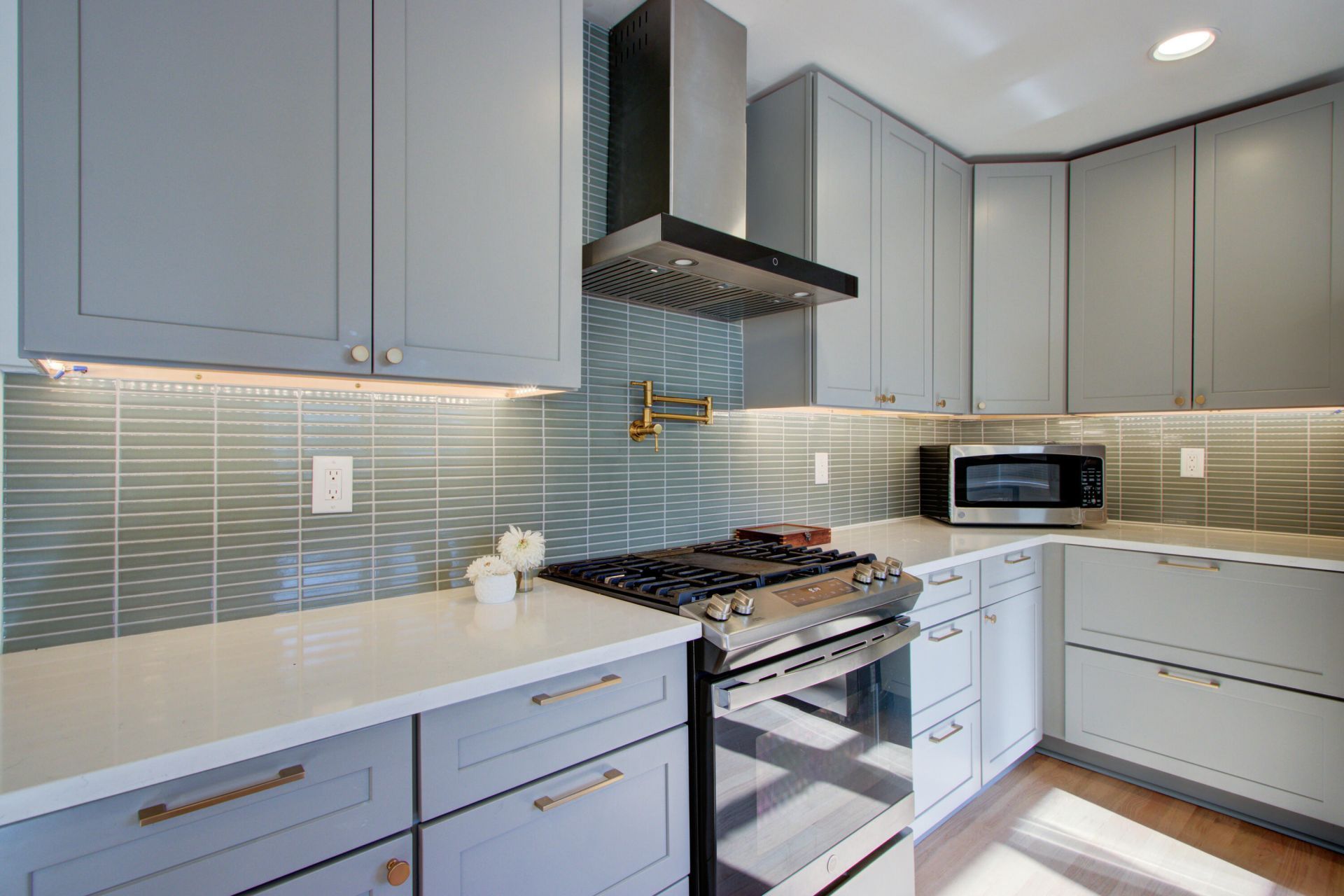 4881 Victoria Avenue Photo 6