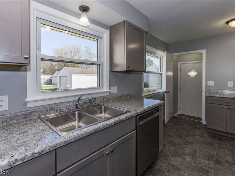 1132 Battles Avenue, Akron, OH 44314 Photo 9