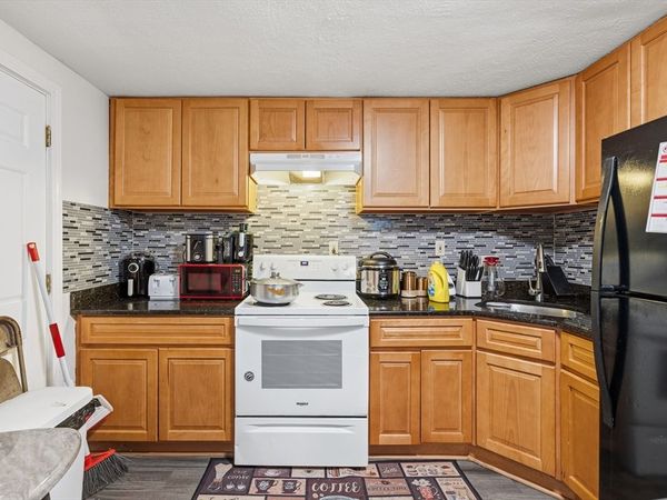 29 Auna Dr, Unit 3, Brockton, MA 02301