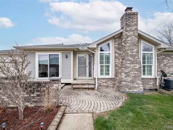 18040 Port Salem Drive, Macomb Twp, MI 48044