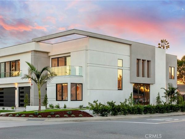 853 Oak, Costa Mesa, CA 92627