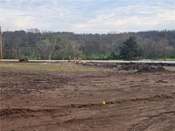 7031 Oak Ridge Drive, Shawnee, KS 66217