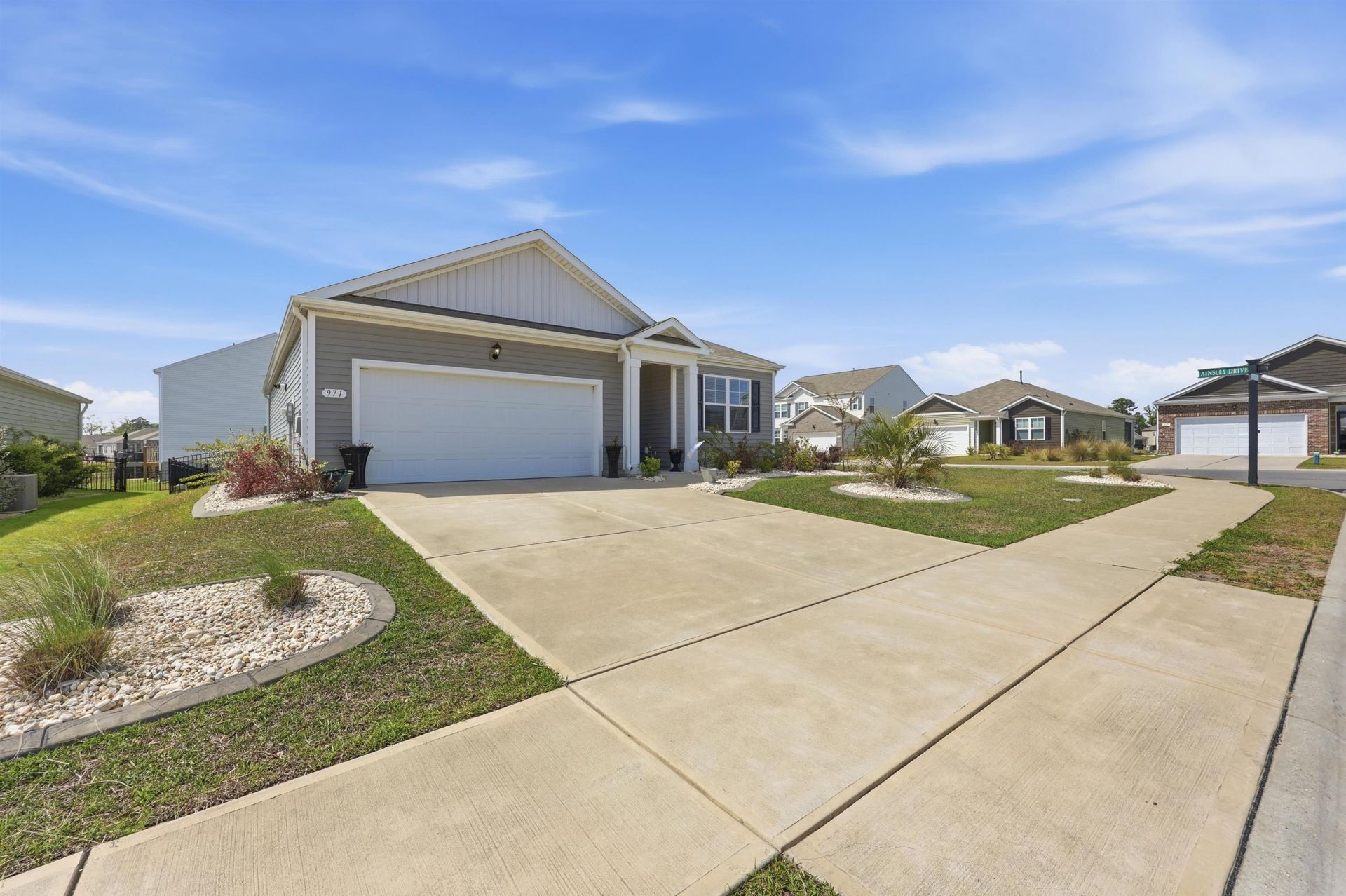 971 Irving Dr. Photo 4