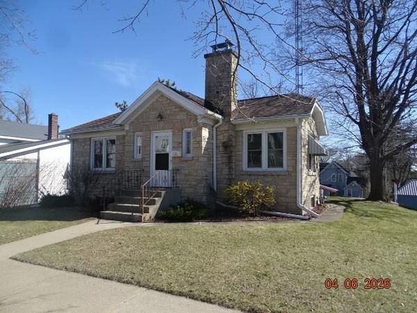 626 W Pleasant Street, Portage, WI 53901