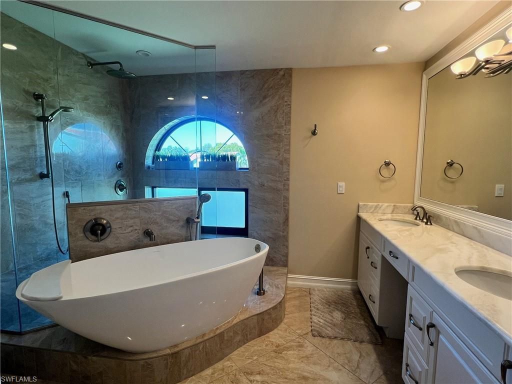 619 Beachwalk Cir, Unit I201, Naples, FL 34108 Photo