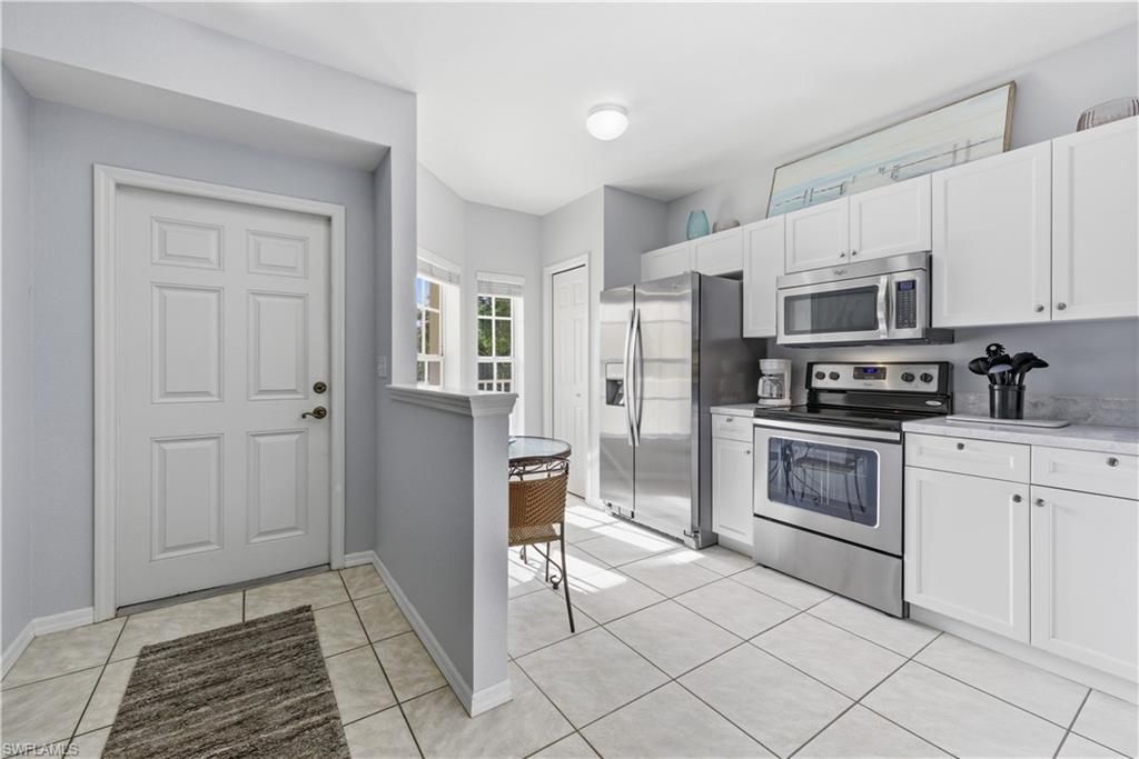 9175 Celeste Dr, Unit 204, Naples, FL 34113 Photo