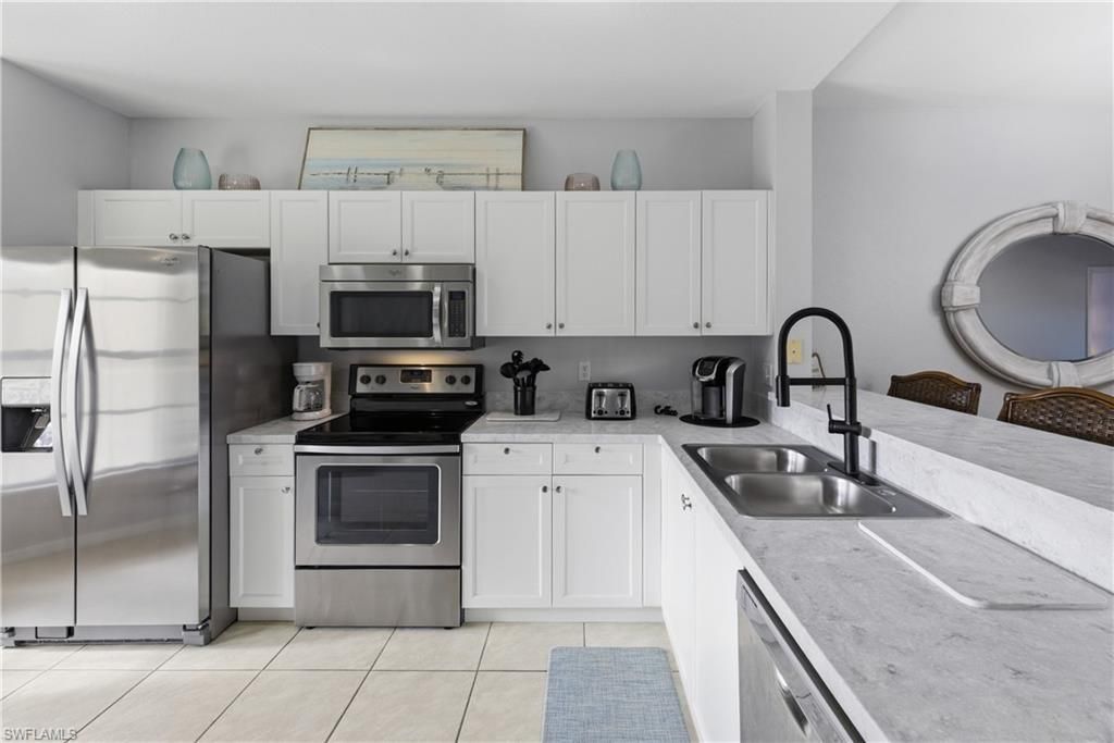 9175 Celeste Dr, Unit 204, Naples, FL 34113 Photo