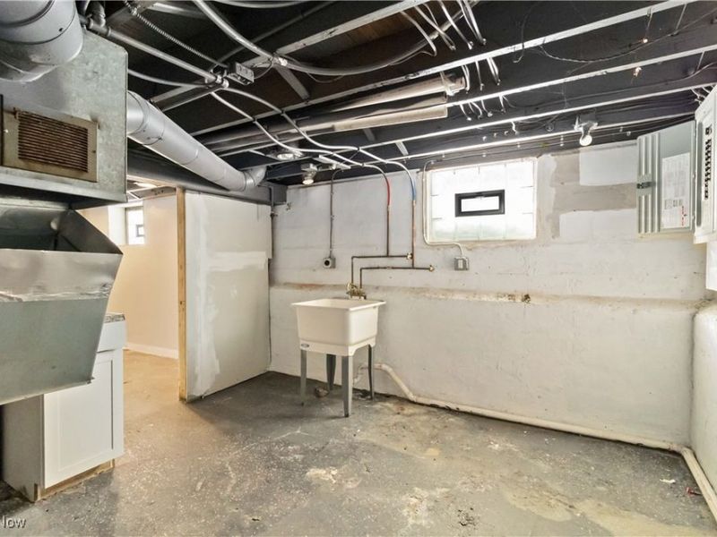 13409 Bartlett Avenue, Cleveland, OH 44120 Photo 29