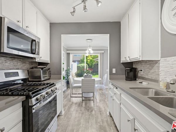 12328 Runnymede Street, Unit 4, North Hollywood, CA 91605