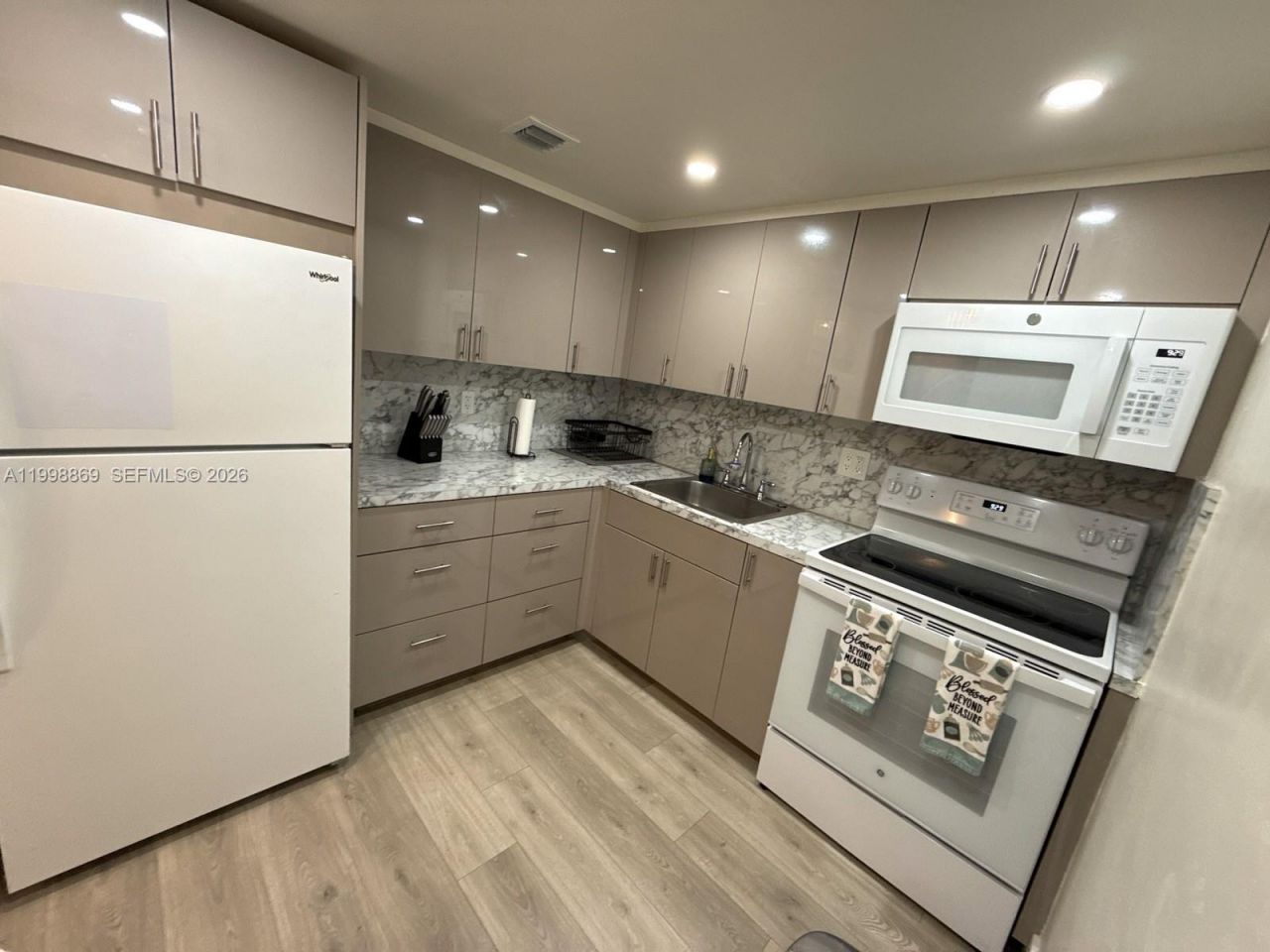 1825 W 44th Pl, Unit 808, Hialeah, FL 33012 Photo