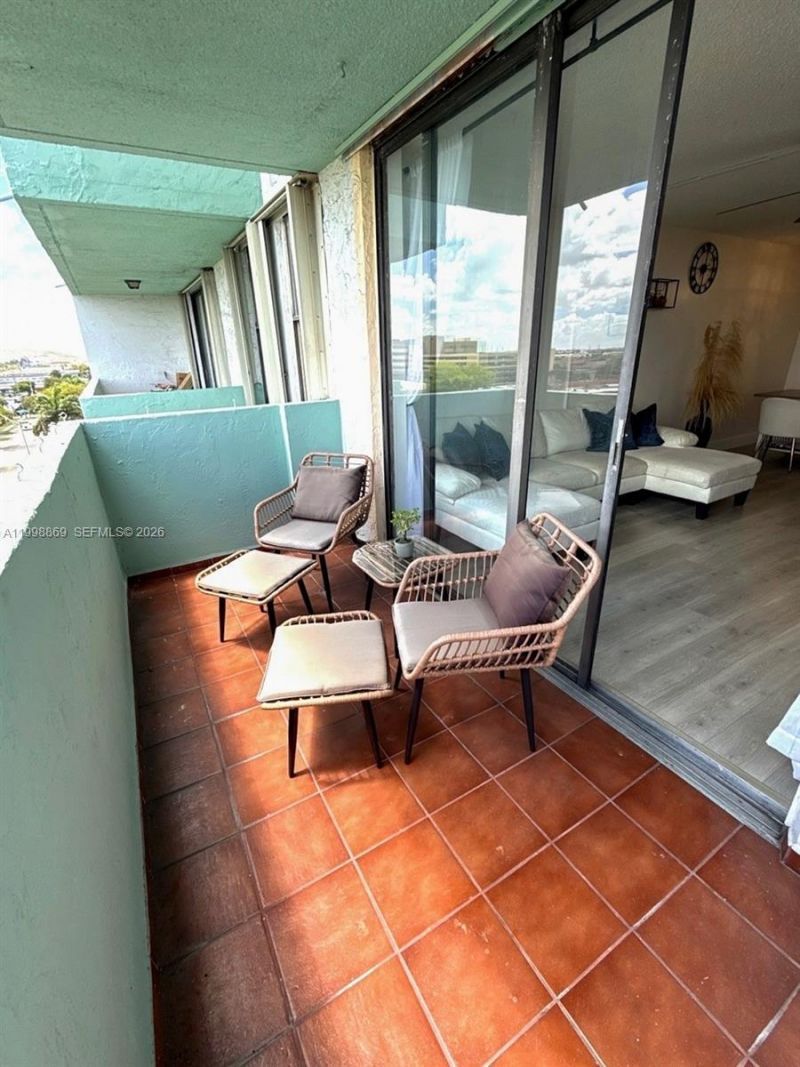 1825 W 44th Pl, Unit 808, Hialeah, FL 33012 Photo