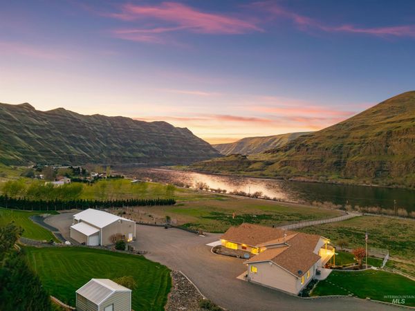 11056 Snake River Road, Asotin, WA 99402