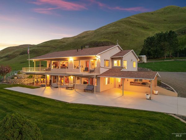 11056 Snake River Road, Asotin, WA 99402