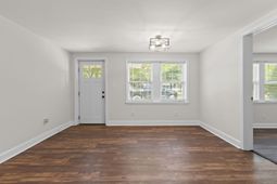 102 Bonneau Street photo 4