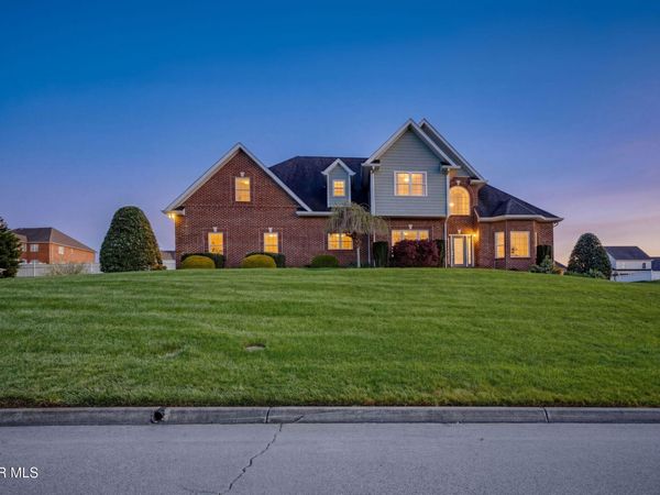 408 Arrowhead Drive, Kingsport, TN 37664