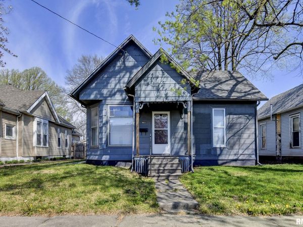 803 E PARK Street, Taylorville, IL 62568