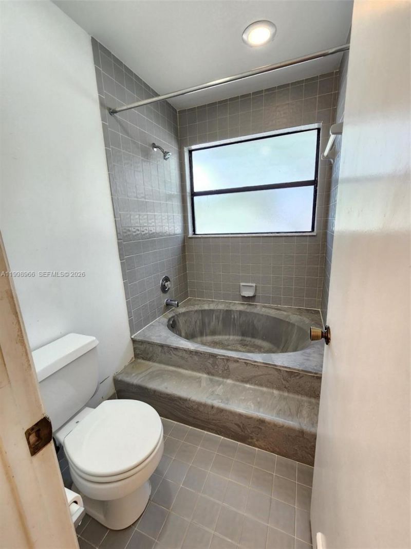 200 SW 95th Ter, Unit 200, Pembroke Pines, FL 33025 Photo