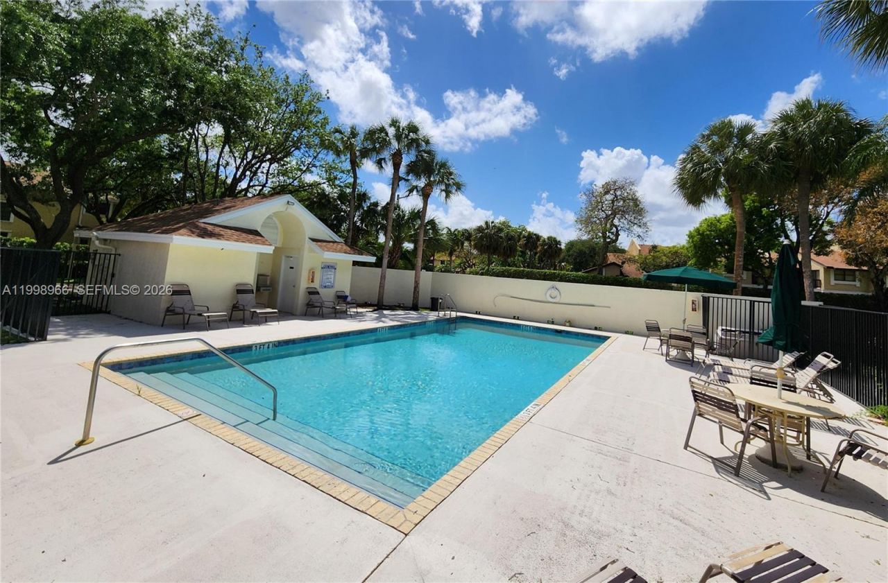 200 SW 95th Ter, Unit 200, Pembroke Pines, FL 33025 Photo