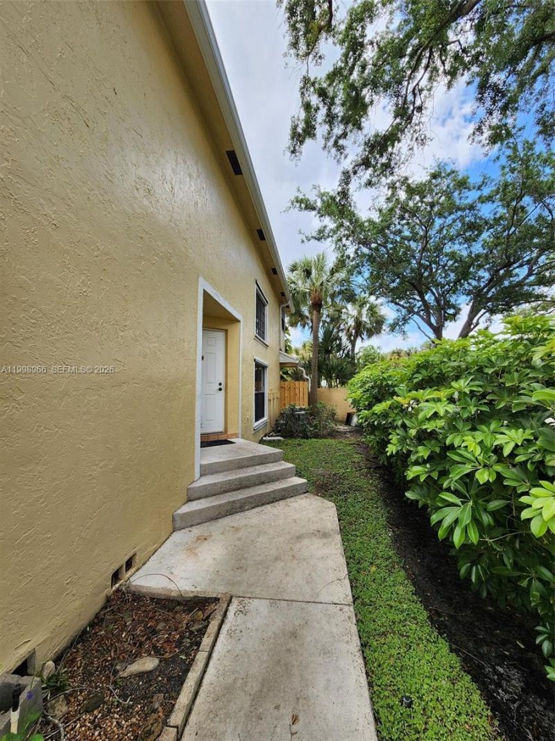 200 SW 95th Ter, Unit 200, Pembroke Pines, FL 33025 Photo