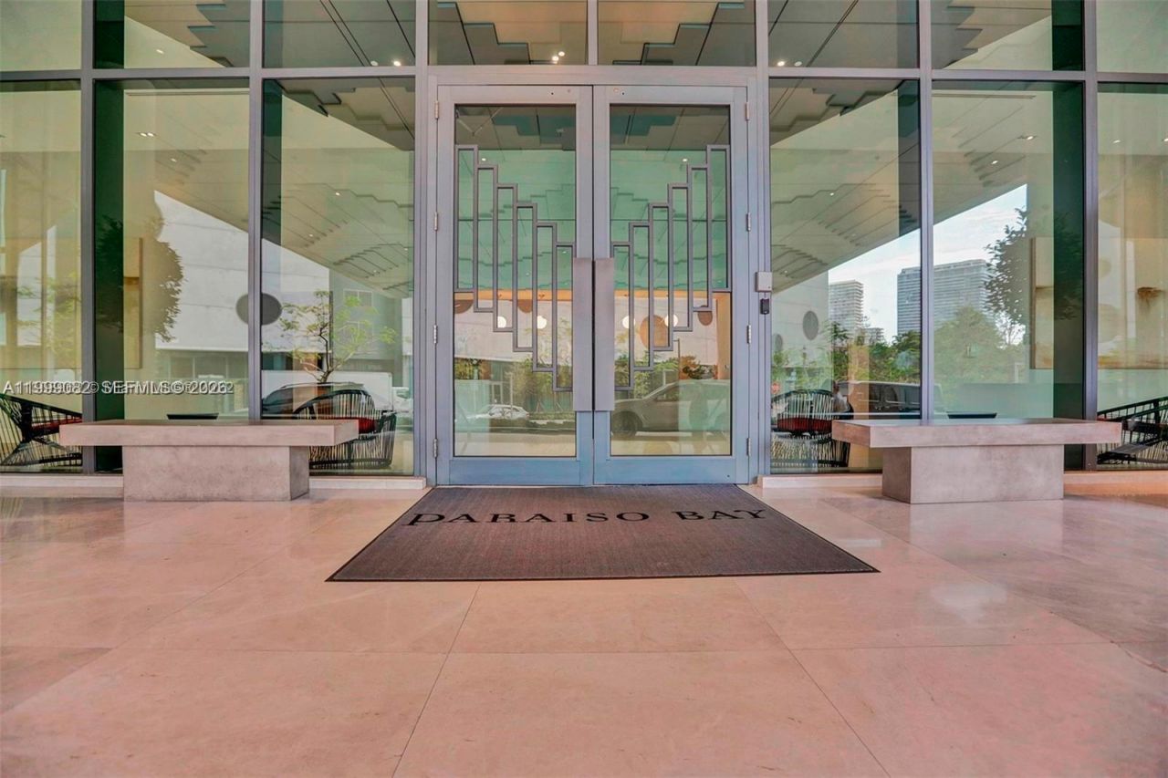 650 NE 32nd St, Unit 2406, Miami, FL 33137 Photo