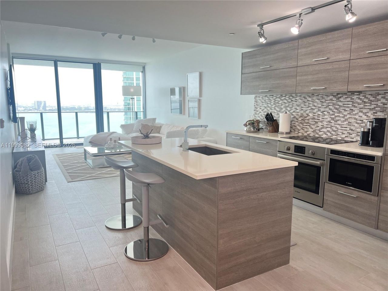 650 NE 32nd St, Unit 2406, Miami, FL 33137 Photo