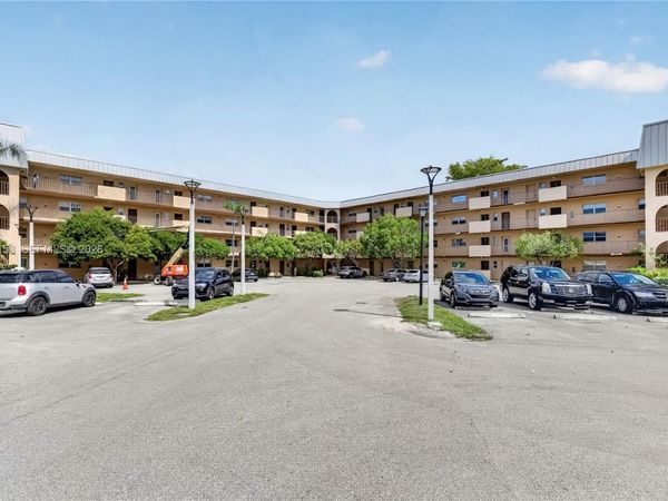 6201 N Falls Cir Dr, Unit 207, Lauderhill, FL 33319