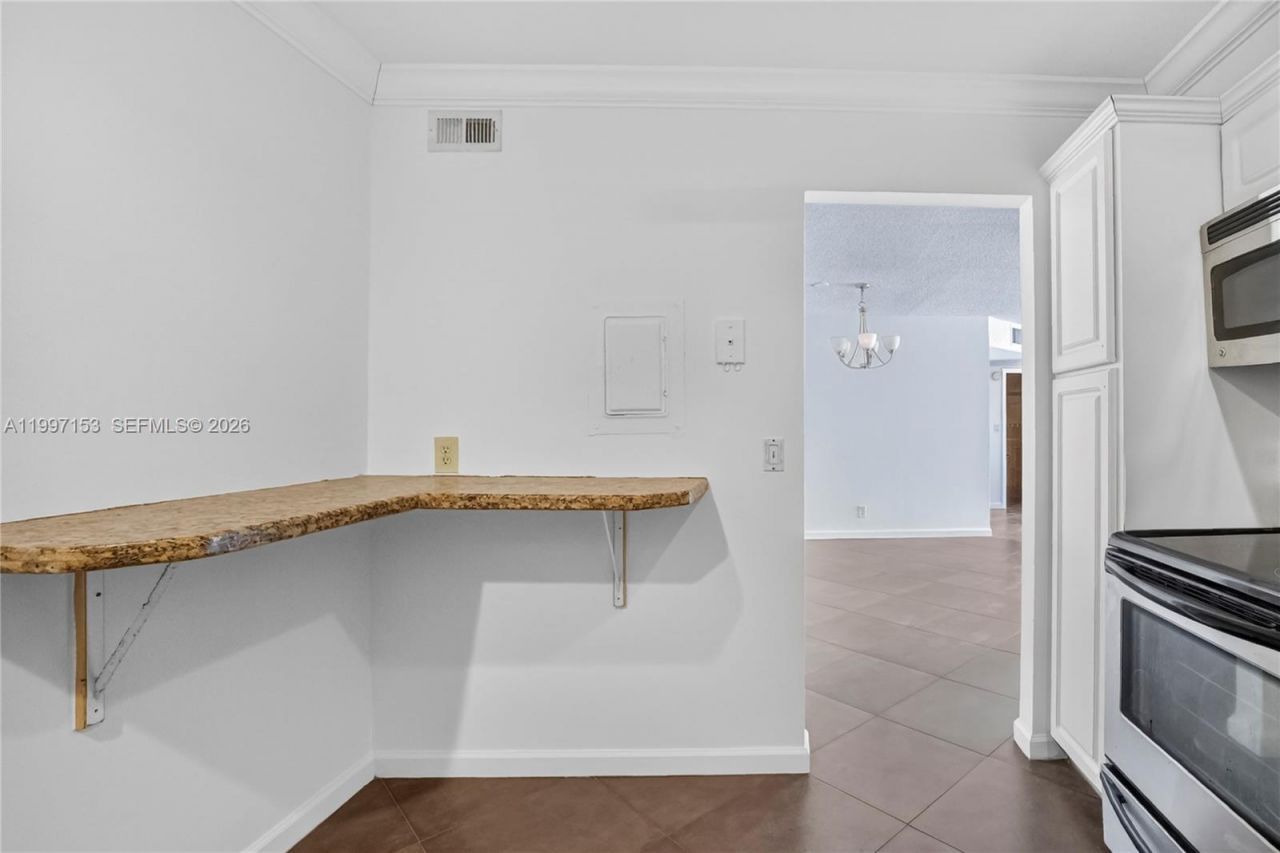 6201 N Falls Cir Dr, Unit 207, Lauderhill, FL 33319 Photo