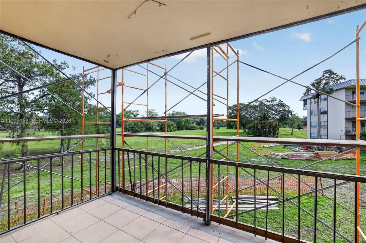 6201 N Falls Cir Dr, Unit 207, Lauderhill, FL 33319 Photo