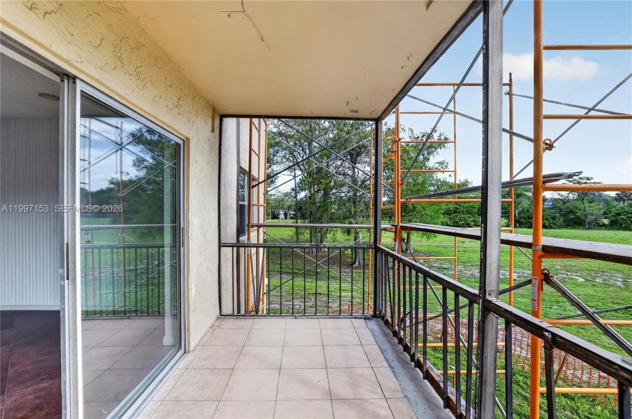 6201 N Falls Cir Dr, Unit 207, Lauderhill, FL 33319 Photo