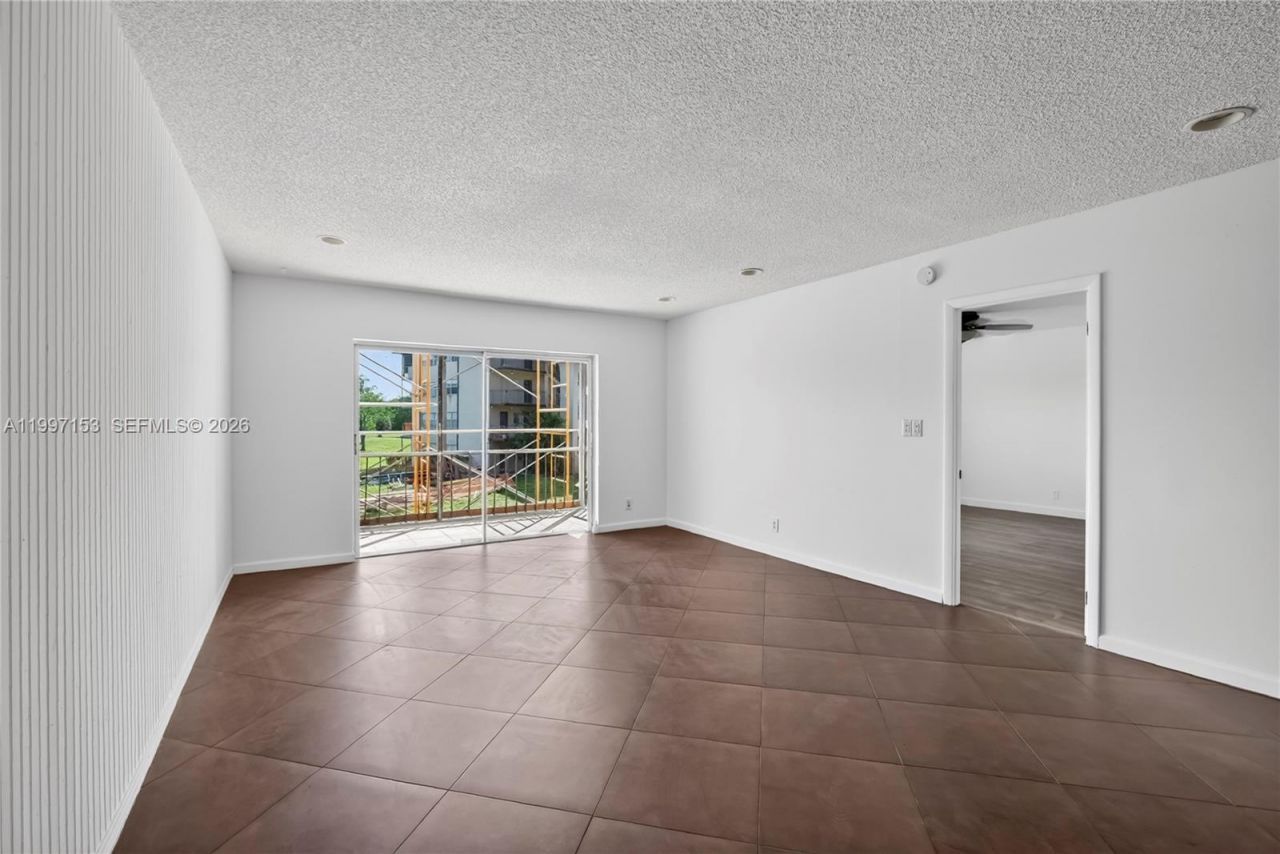 6201 N Falls Cir Dr, Unit 207, Lauderhill, FL 33319 Photo