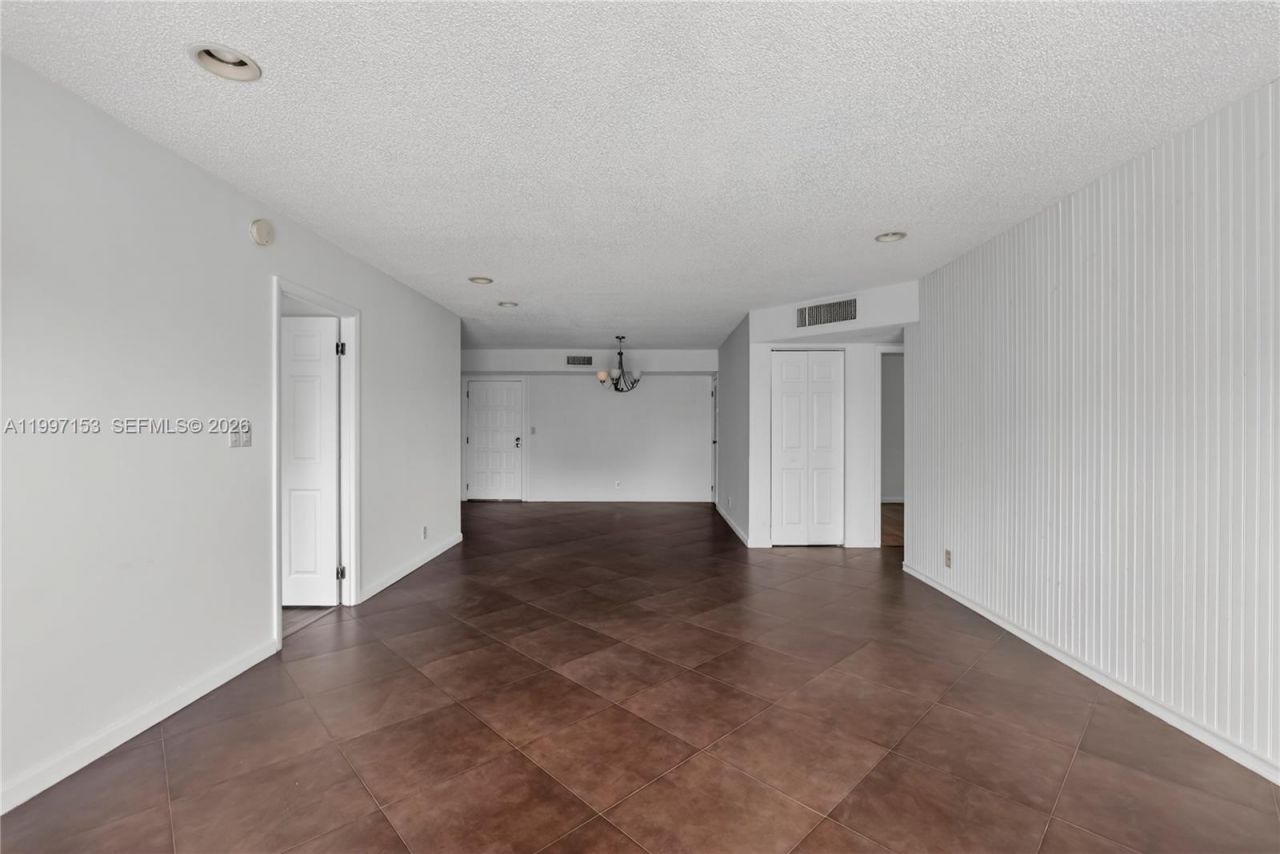 6201 N Falls Cir Dr, Unit 207, Lauderhill, FL 33319 Photo