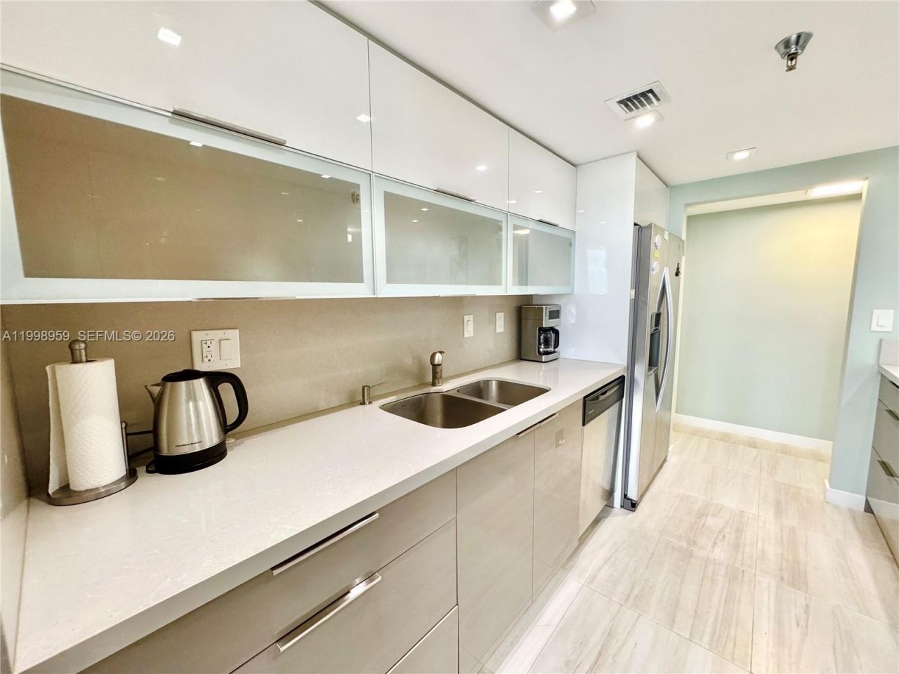 210 174th St, Unit 816, Sunny Isles Beach, FL 33160 Photo