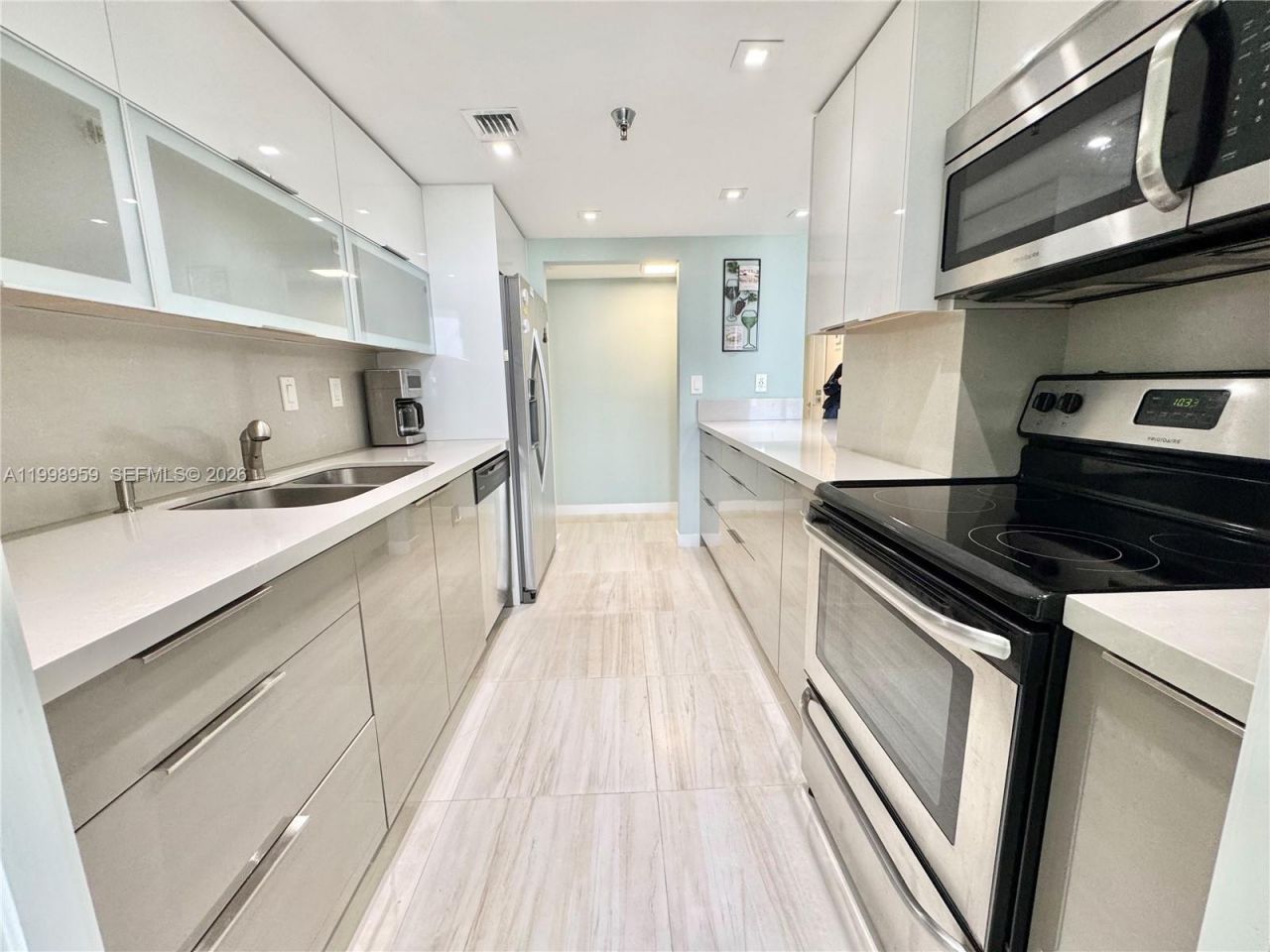 210 174th St, Unit 816, Sunny Isles Beach, FL 33160 Photo