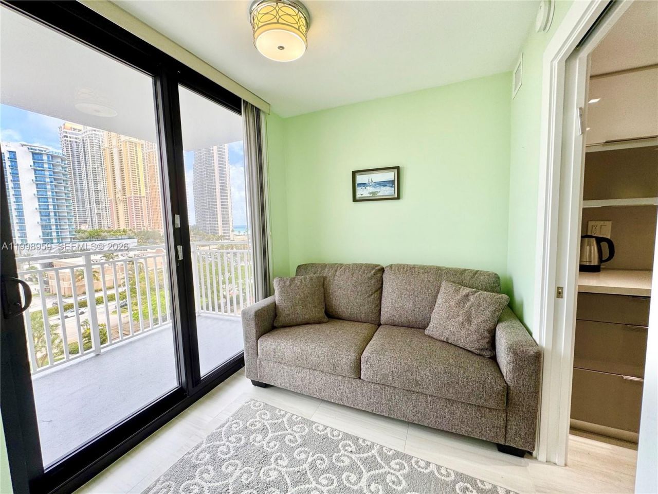 210 174th St, Unit 816, Sunny Isles Beach, FL 33160 Photo
