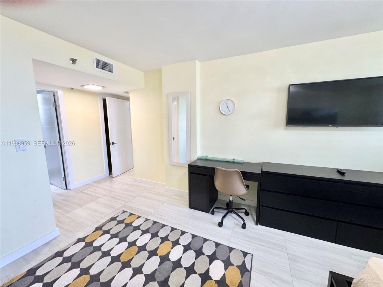 210 174th St, Unit 816, Sunny Isles Beach, FL 33160 Photo