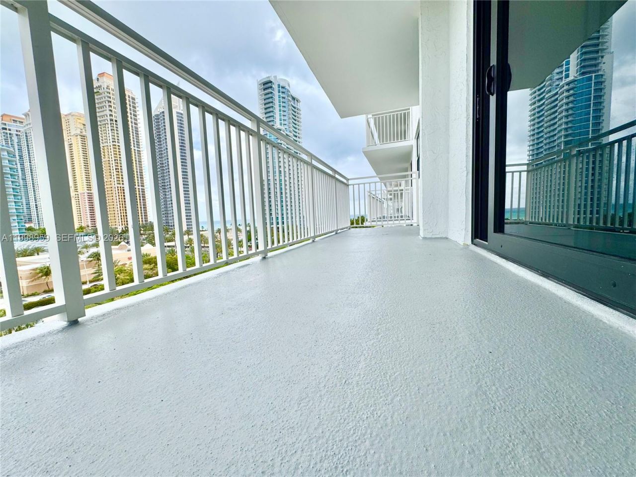 210 174th St, Unit 816, Sunny Isles Beach, FL 33160 Photo