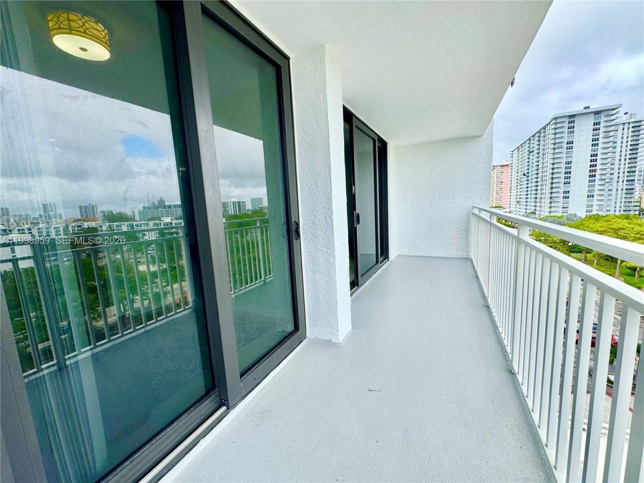 210 174th St, Unit 816, Sunny Isles Beach, FL 33160 Photo