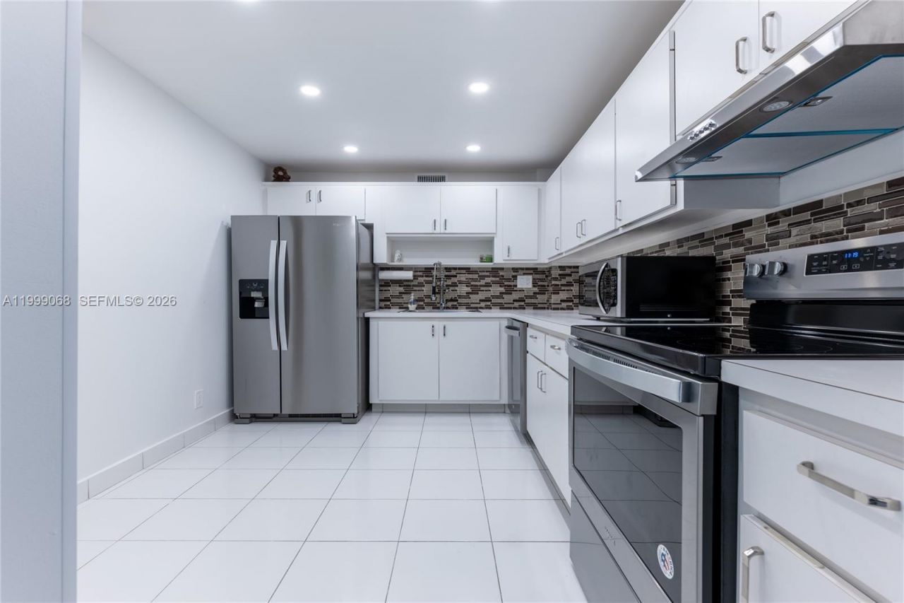 500 Three Islands Blvd, Unit 1110, Hallandale Beach, FL 33009 Photo