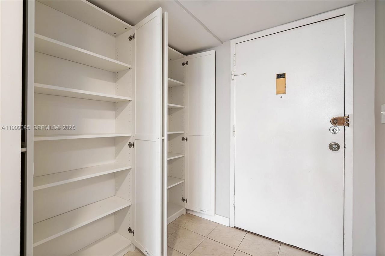 701 Three Islands Blvd, Unit 316, Hallandale Beach, FL 33009 Photo