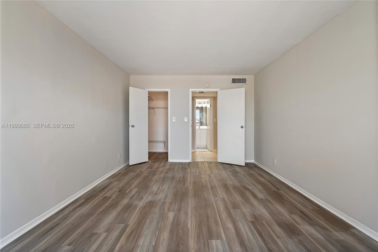 701 Three Islands Blvd, Unit 316, Hallandale Beach, FL 33009 Photo