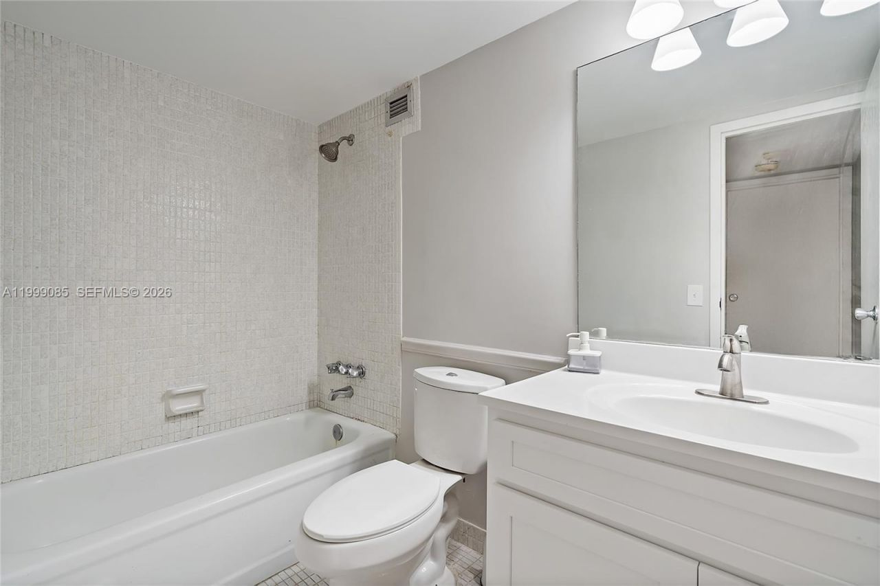 701 Three Islands Blvd, Unit 316, Hallandale Beach, FL 33009 Photo