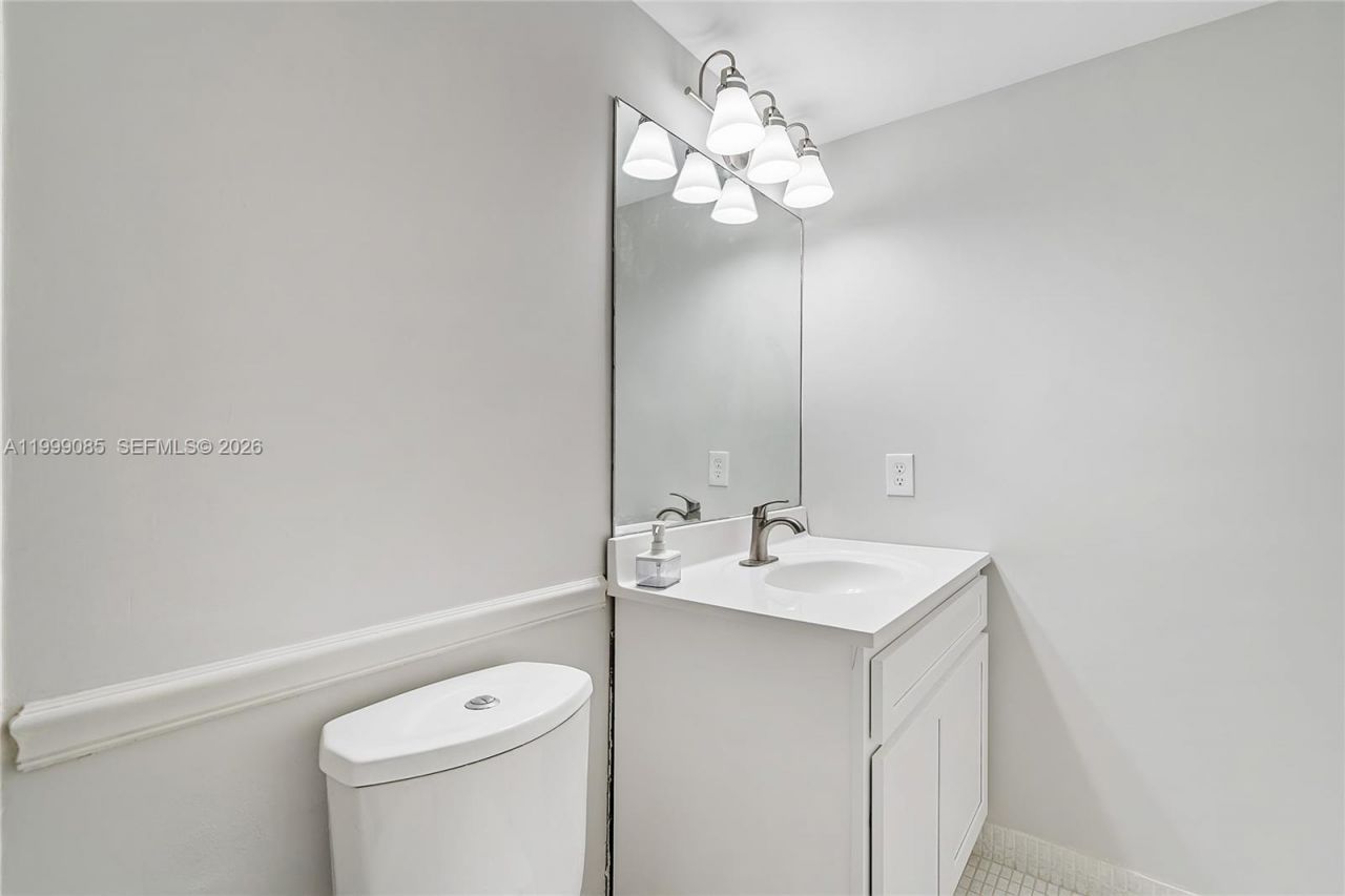 701 Three Islands Blvd, Unit 316, Hallandale Beach, FL 33009 Photo