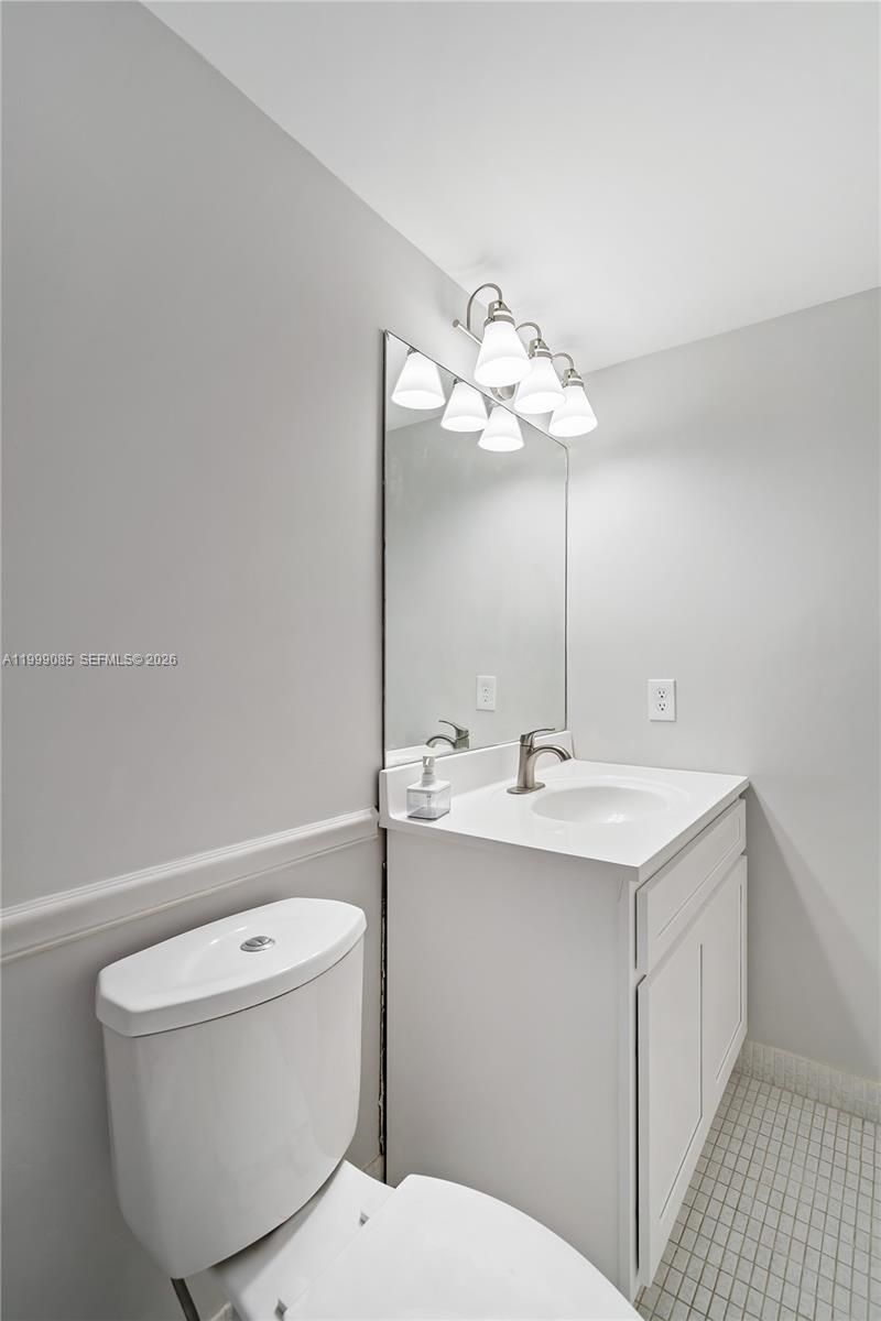 701 Three Islands Blvd, Unit 316, Hallandale Beach, FL 33009 Photo