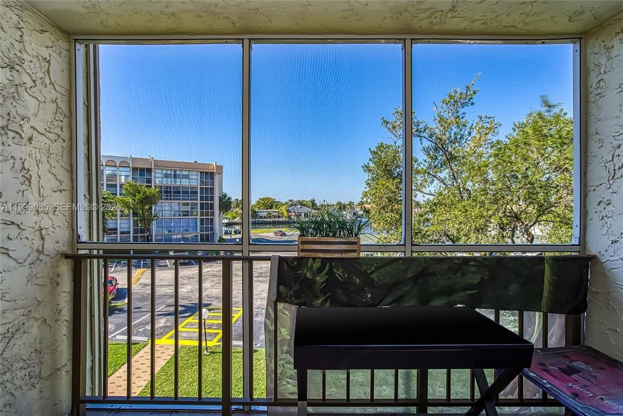 701 Three Islands Blvd, Unit 316, Hallandale Beach, FL 33009 Photo