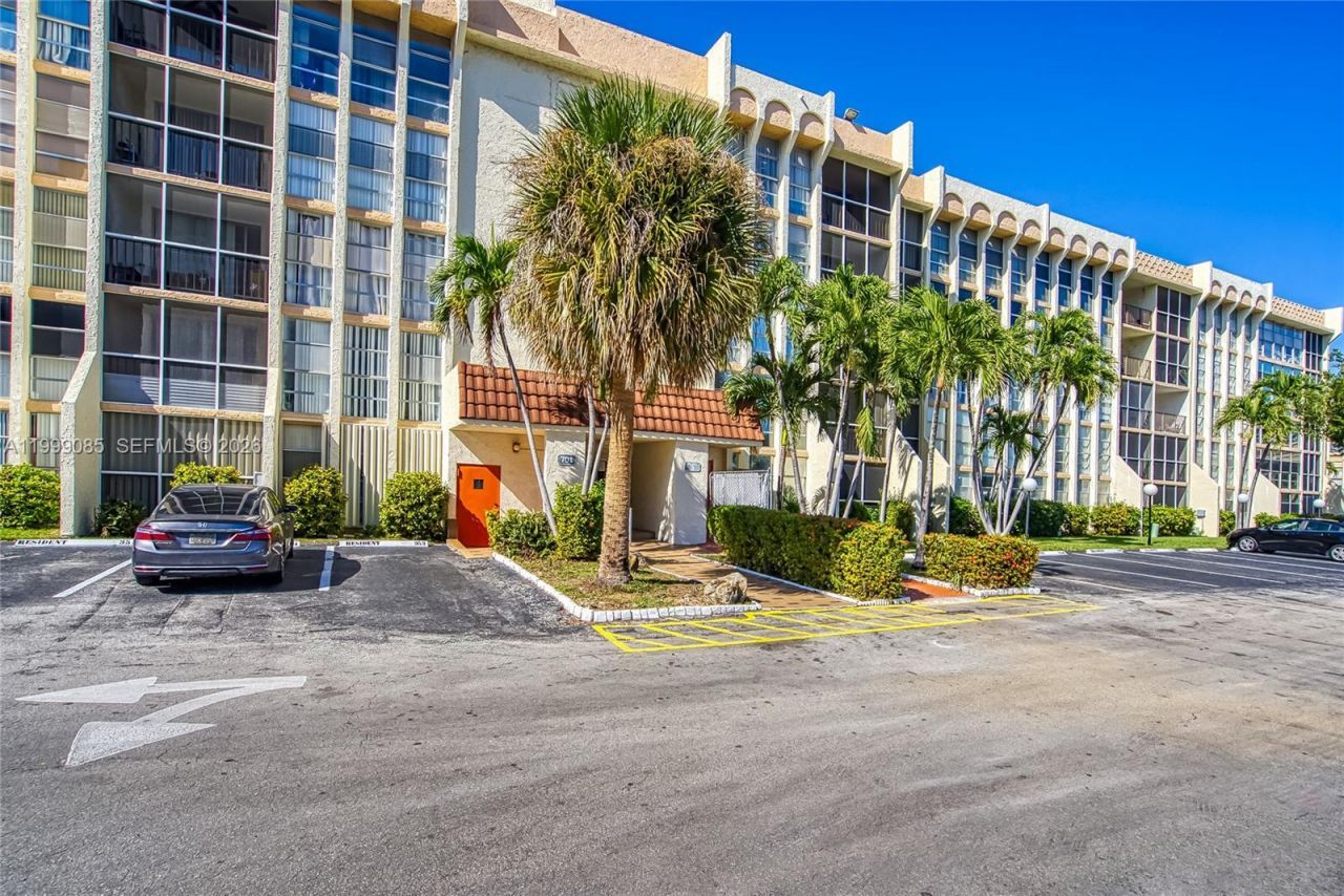 701 Three Islands Blvd, Unit 316, Hallandale Beach, FL 33009 Photo